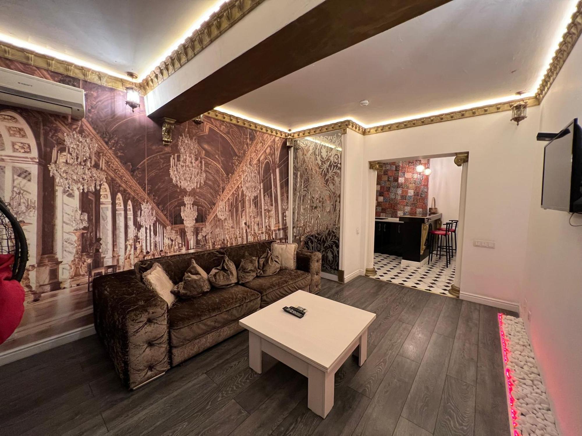 2 Bedrooms Heart Of City Center Chişinău Esterno foto