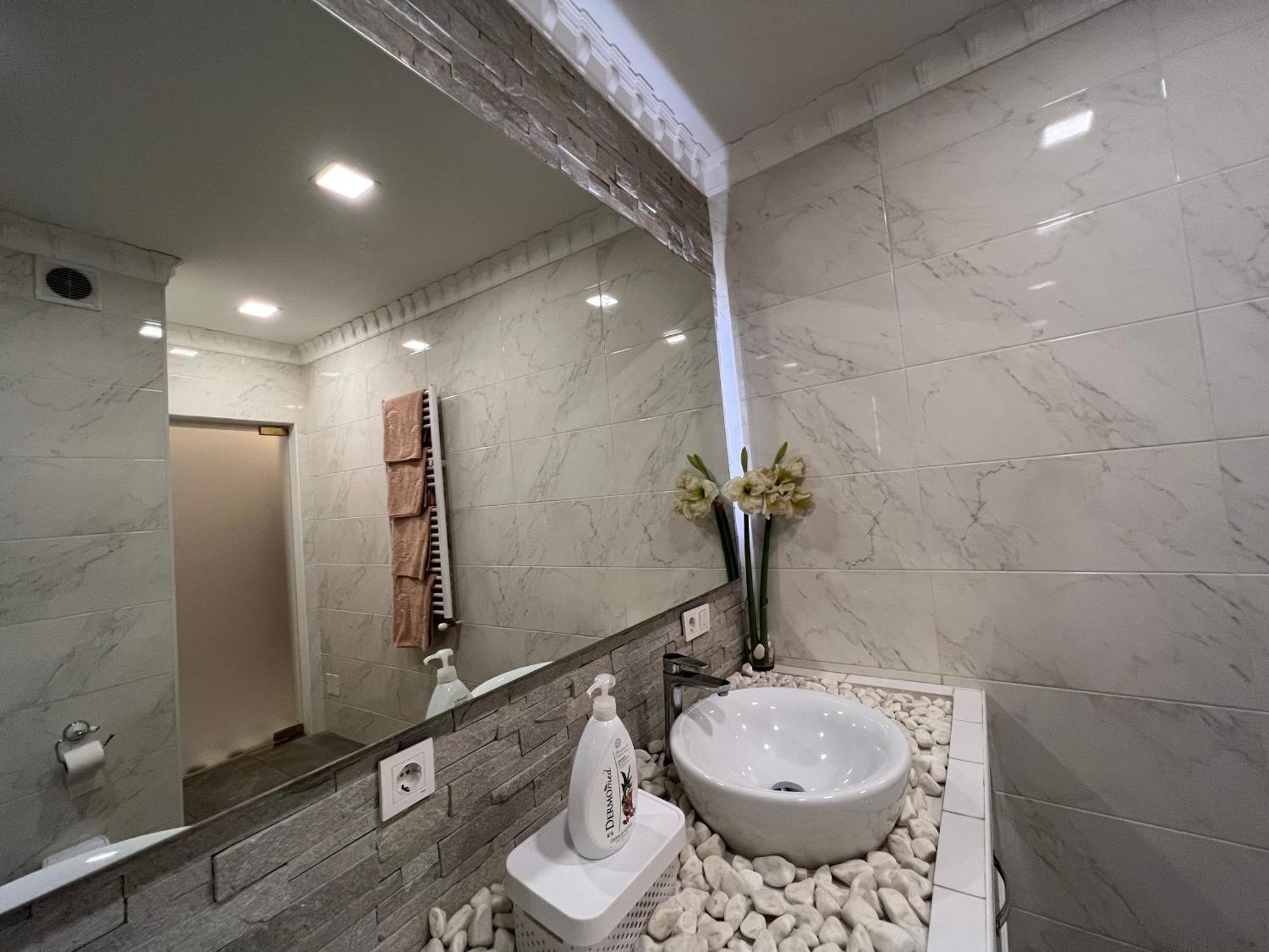 2 Bedrooms Heart Of City Center Chişinău Esterno foto
